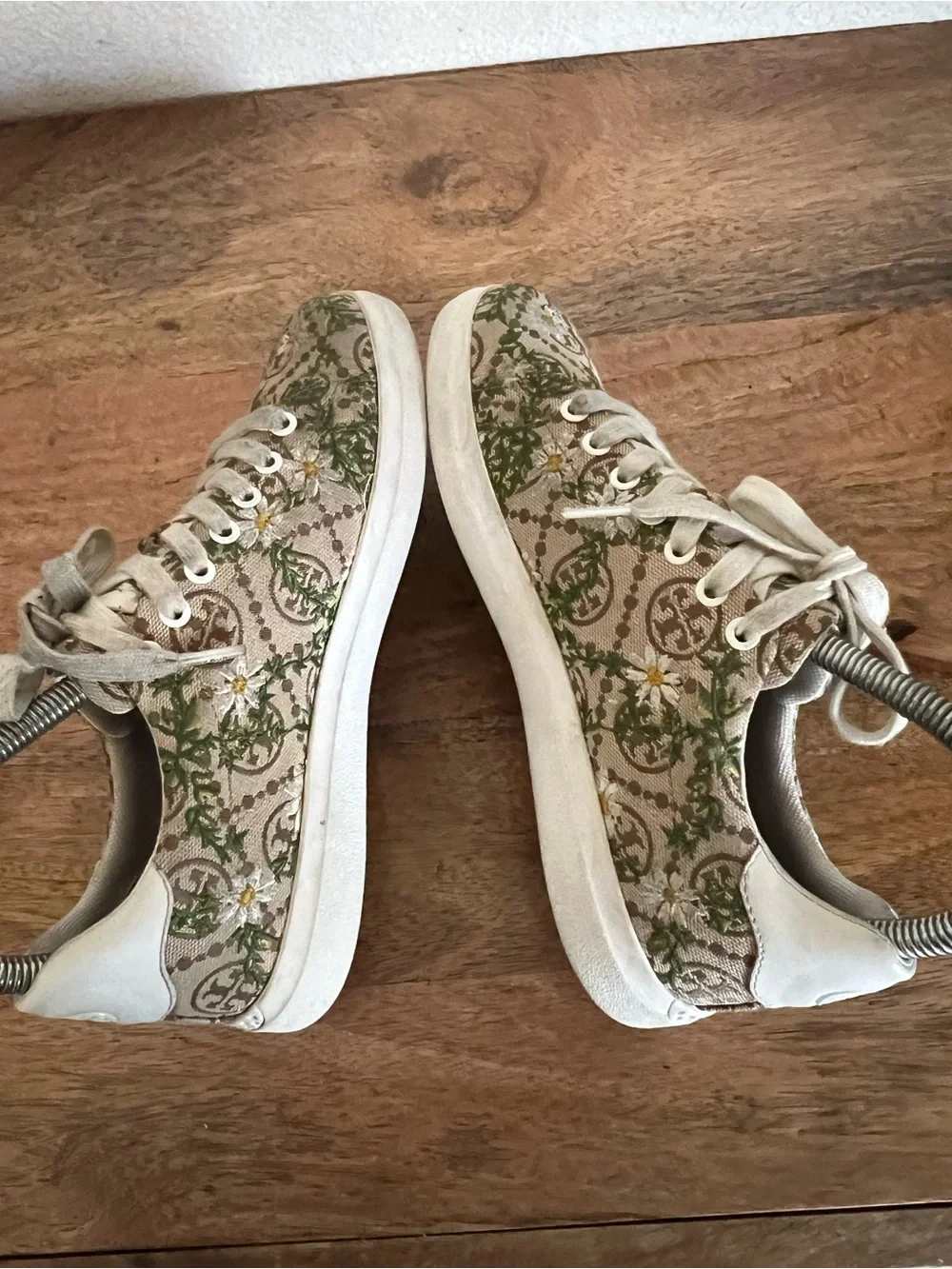 Tory Burch Howell T Monogram Daisy Floral Embroidered Canvas Sneakers Size 6.5 M